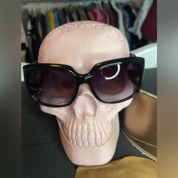 Authentic Gucci sun shades main image 6